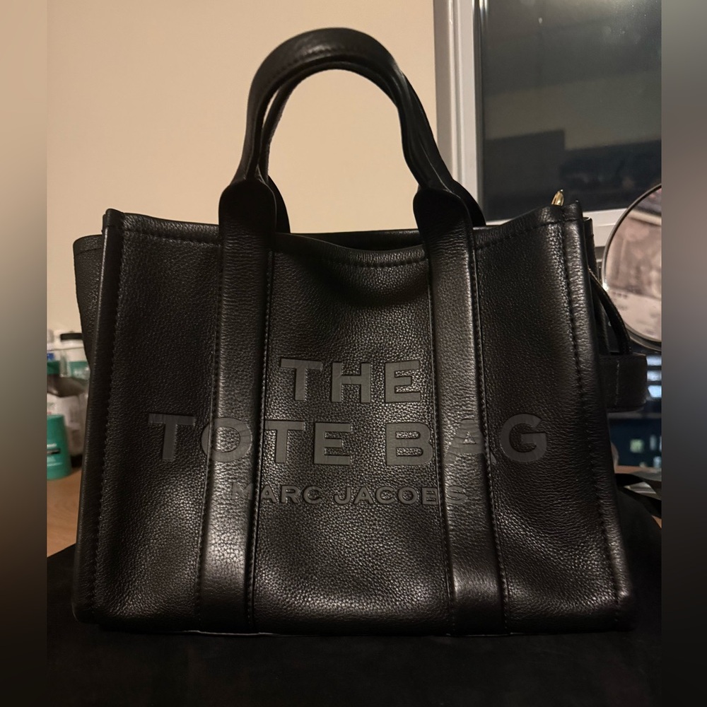 Marc Jacobs medium the tote bag in black grain leather
